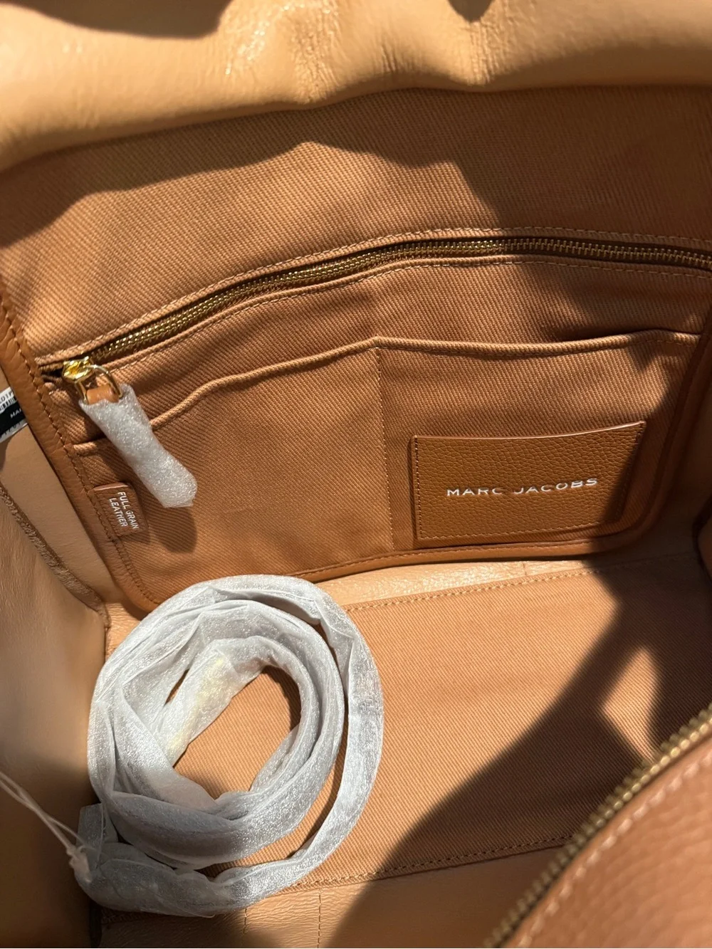 THE LEATHER MEDIUM TOTE BAG by Marc Jacobs